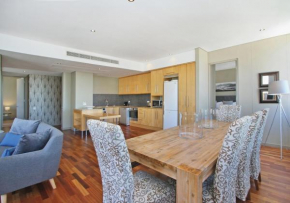 Spacious 3 Bedroom Family Apartment In Cape Town